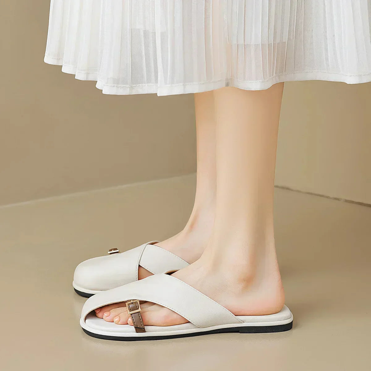Wenen | Gekruiste Sandalen