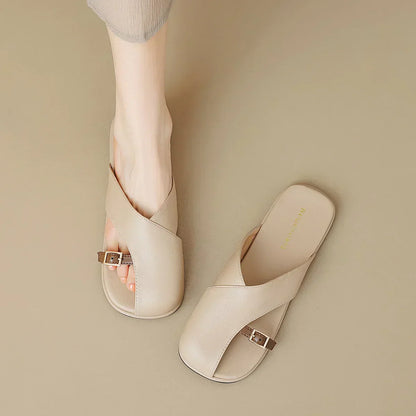 Wenen | Gekruiste Sandalen